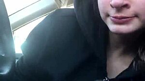 Hell yeah! Sahabat lesbian kasih road head dan telan!