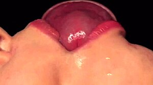 Studentkinje gutaju masivne cum shot-ove u usta