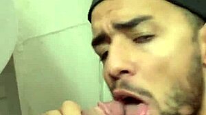 Касадо Дотадо ме јебе сирово у купатилу без милости!