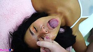 タイ人MILFがエキスパートフェラの後にPOVスタイルで顔射