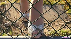 MILF w pończochach pożera twardego chuja