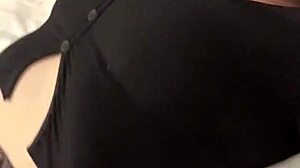 Hej sousede, chceš si hrát? Jsem v minisukni, připravená dráždit hračkami a další špinavou zábavou!