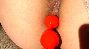 彼氏がマンコを指で弄り舐めながら、キツいアナルをおもちゃで焦らす