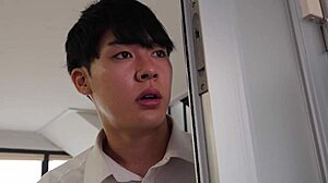 Горячая ББВ девчонка имеет мощный сквиртинговый оргазм