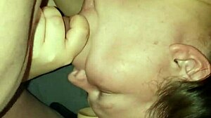 face fucking stretches her pussy wide open