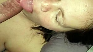 face fucking stretches her pussy wide open