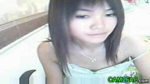 Chinese webcam babe shows off in free asian clip