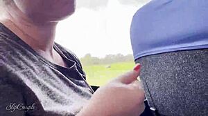 MILF riskuje všetko s tajným fúkaním na autobuse, neviditeľne?