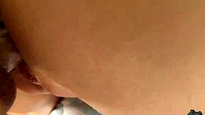 Fiz café da manhã pra madrasta, mas ela queria mesmo meu pau! 🍆