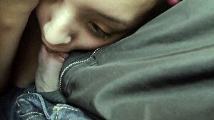 مص علني في الطائرة مع بنت تمص جامد