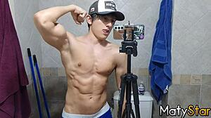 Watch this cute twink flex muscles and cum in the bathroom