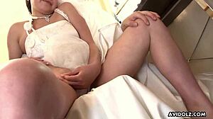 Јапанска бринета Еми Коицуми јебана у венчаници, нецензурисано