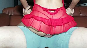 Рогата мащеха моли за дълбоко ебане. Задоволявам латинските й извивки с твърди тласъци.