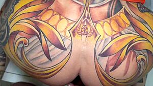 Ava Austen Jesus Reyes'i sıcak hızlı sekansta biniyor.