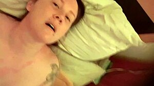 Hey, wanna fuck this milf while chatting hot guys?!