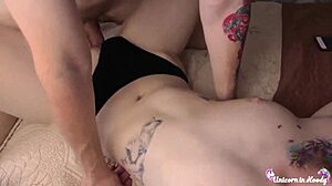 Vriendje Boort Sexy Blonde Jongedame In Lingerie Voor Heet Thuisgemaakt