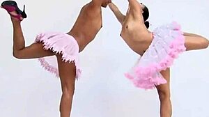 Yo, katso näitä paljaita lesbo-balettitanssija-teinejä 18+ pienen 18+ Lorien kanssa!