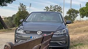 Miss Alessandra je tak nadržená, že šuká Jesusa Reyese venku.