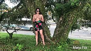 Manu Fox Flagrada No Trilho Do Trem Se Exibindo Nua E Batendo Siririca