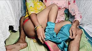 Bhabhi Desi Pakai Salwar Kameez Diseduksi Devar untuk Fun Festival Natal