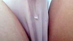 我的独秀：撕破衣服自撸高潮瞬间