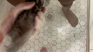 Ε, γίνε καλή κοπέλα 18 ετών και καθάρισε την τεράστια μαύρη πούτσα του μπαμπά τώρα!