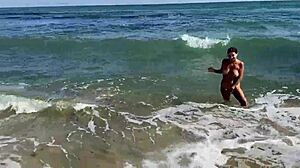 POV rżnięcie mamy kumpla na plaży i w hotelu, obie dziury rozwalone! 🏖️