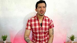 Straight buddy lets gay pal suck his huge 23cm cock 😏