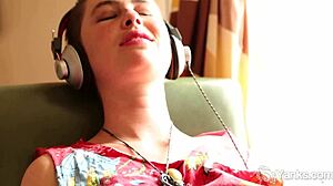 Yanks Beauty Ezmerelda Climaxes Hard to Music in Solo Session