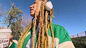 La ebony luna black me reconoce en la calle y me lleva a su casa para follarme sin compasion