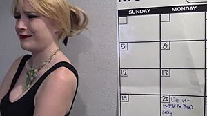 Kåt stesøster klarer ikke motstå den harde kuken min