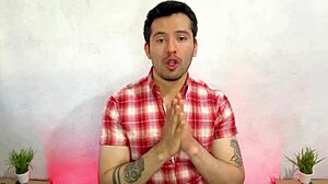 Straight buddy lets gay pal suck his huge 23cm cock 😏