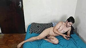 Menina Ensina Amigo Gay Chupar Uma Buceta