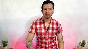 Straight buddy lets gay pal suck his huge 23cm cock 😏