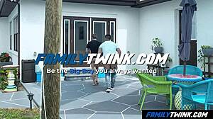 Onkel forfører liten 18+ nevø på offentlig stolpe