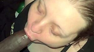 سكسيبس أحمر يمص زب كبير في العمل! 😈