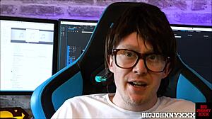 Nerdy Guy Gets Big Cock Sucked By Italian Valentina Bianco Before Hardcore Pounding