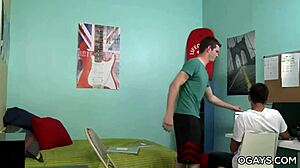 Benn Heights e Nick Sumer, twink gay arrapati, scopano duro