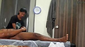 Piilokamera nappaa hentai kyrpä hieronnan onnellisella lopulla