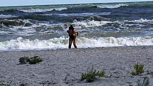 Publiczny Seks Mocno Na Plaży Z Dużą Dupą W Akcji.