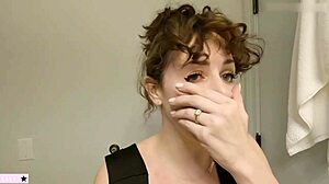 Расскажи свою классическую фантазию о мачехе в отеле прямо сейчас