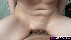 Tocilara Jackie Hoff ia în cur pentru prima dată