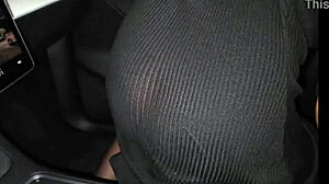 おい、クラブガール、今夜俺の車でセクシーな魅力を魅せてくれ？