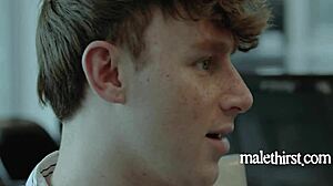 زب بالتبني يغضب ويعاقب ابنه بالتبني بجلوس على الوجه بعنف