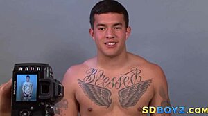 Νεαρός ερασιτέχνης παίρνει χωρίς προφυλακτικό σε ωμή backstage δράση