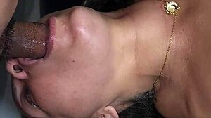 สอนแม่บ้านแก่หน้าอกใหญ่ดูดควยให้ถูกต้อง