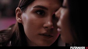 Лиа Лин теряет девственность с большим членом знаменитости Элли Луны