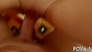 Ung brud suger tight fitta i vild action