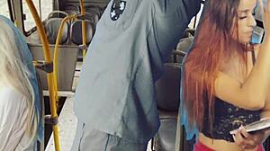 Não acredito que ele tirou e apalpou mulheres no ônibus público!