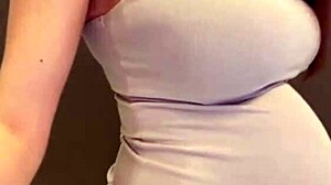 Stepmom hamil favoritku pamerin tetek susunya di rumah